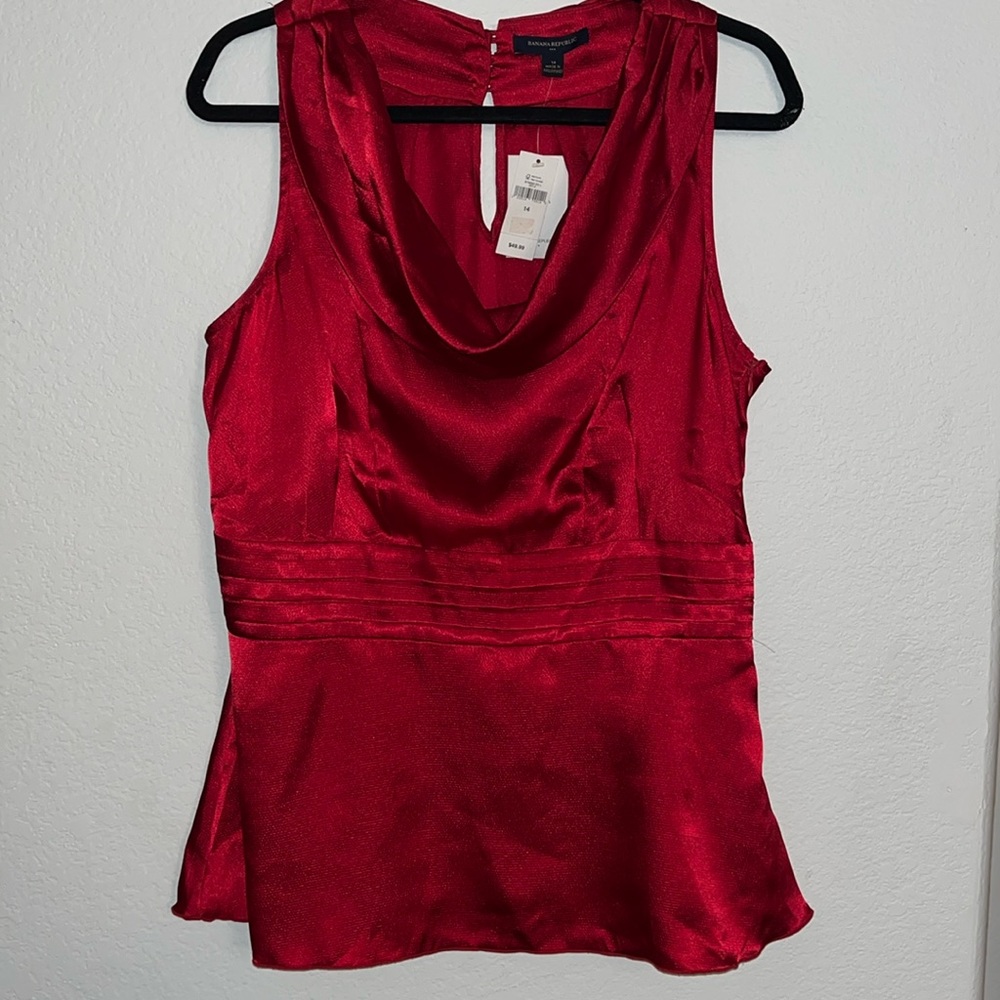 NWT Banana Republic Red Top. Perfect for the holidays! Size 14